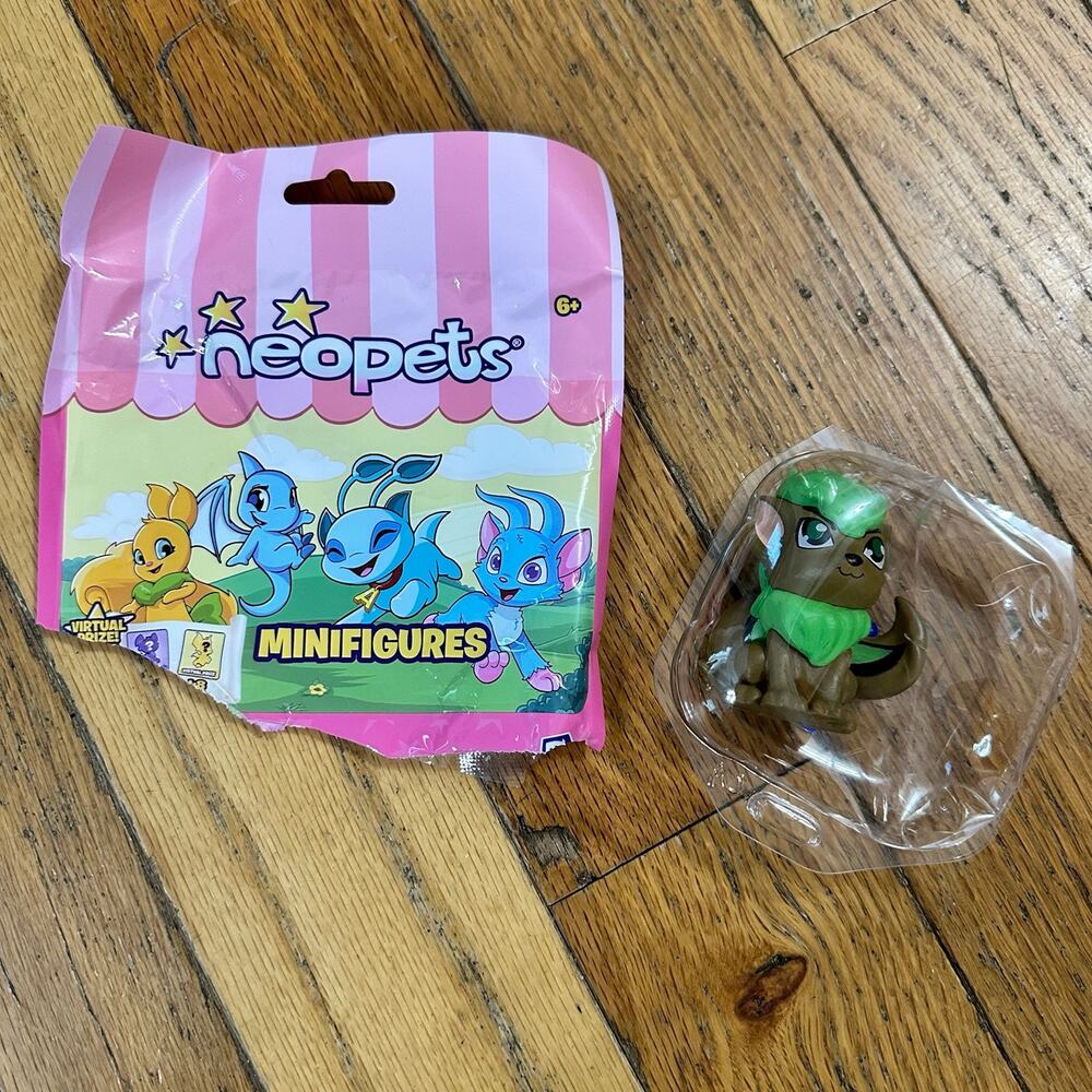 Neopets PhatMojo Green Xweetok Minifigure Series 1 (with code)